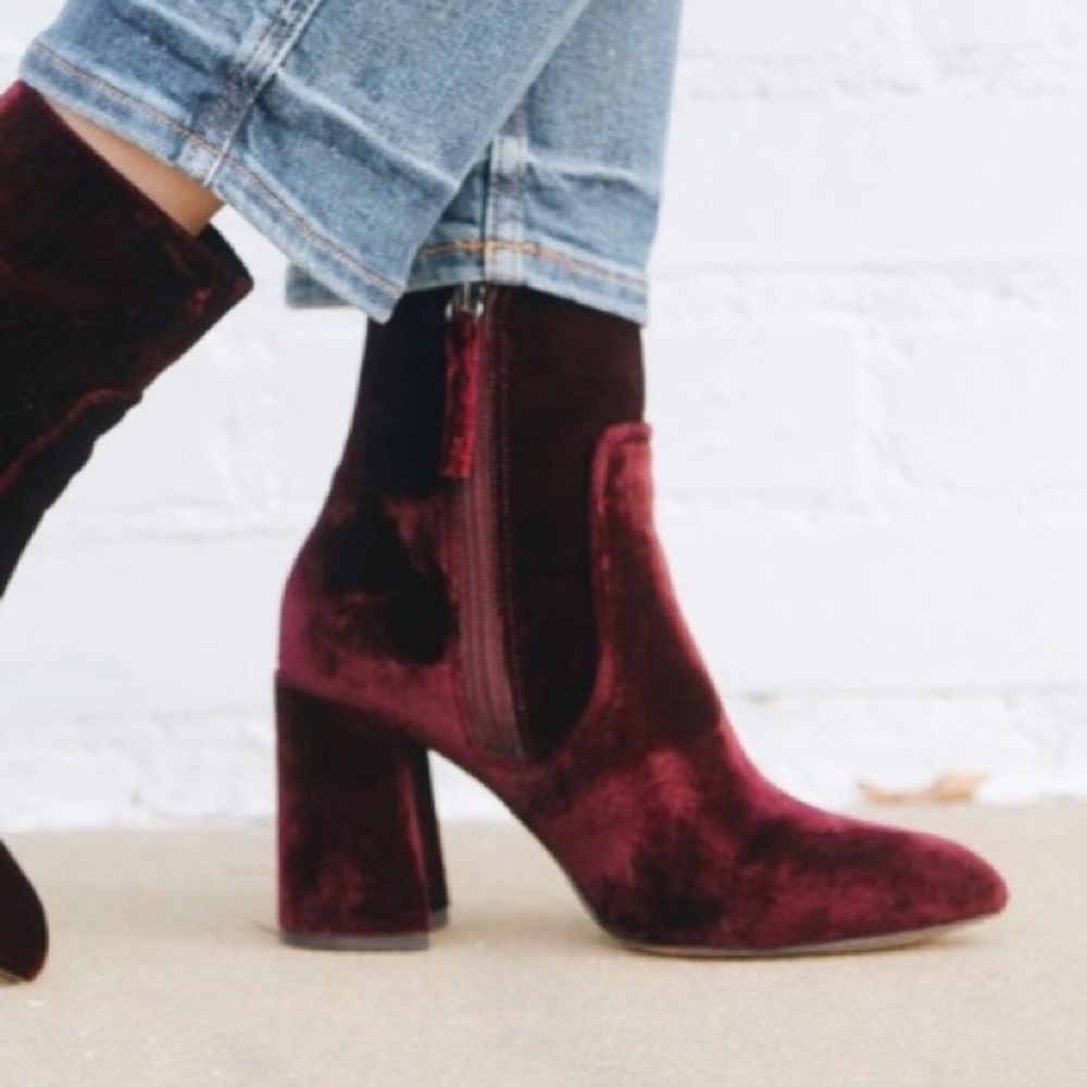 Steve Madden Jaques purple/burgundy velvet booties